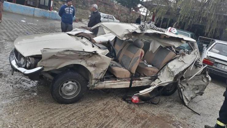 Manisada TIR ile otomobil çarpıştı: 1 ölü, 6 yaralı