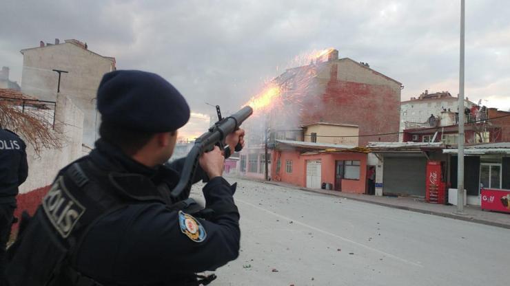 Savaş değil, komşu kavgası: 200 polis müdahale etti