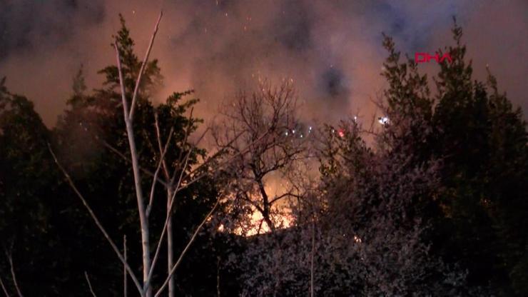 İstanbulda 2 yangın metruk binalara sıçradı