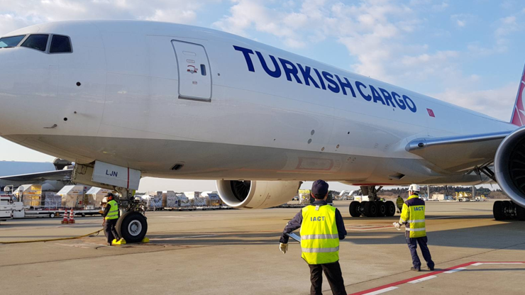 Turkish Cargo, sarayın eserlerini Japonyaya taşıdı