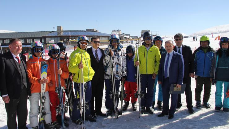 Denetimli serbestlikten yararlanan 7 çocuğa kayak eğitimi
