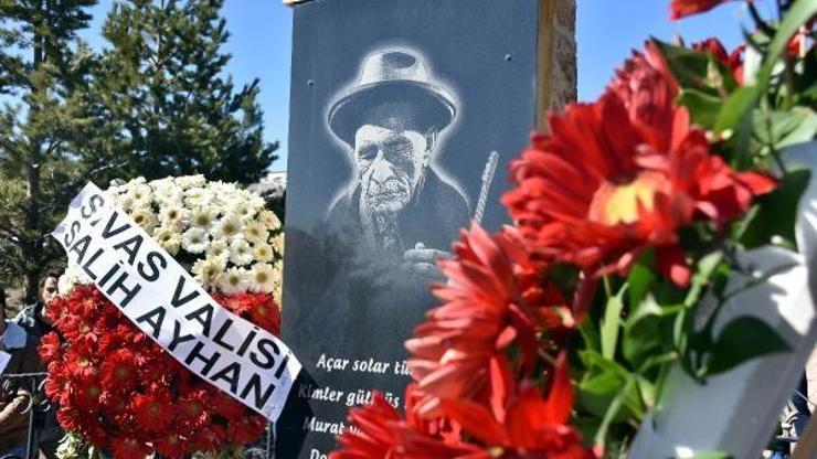 Aşık Veysel, vefatının 46ncı yılında mezarı başında anıldı