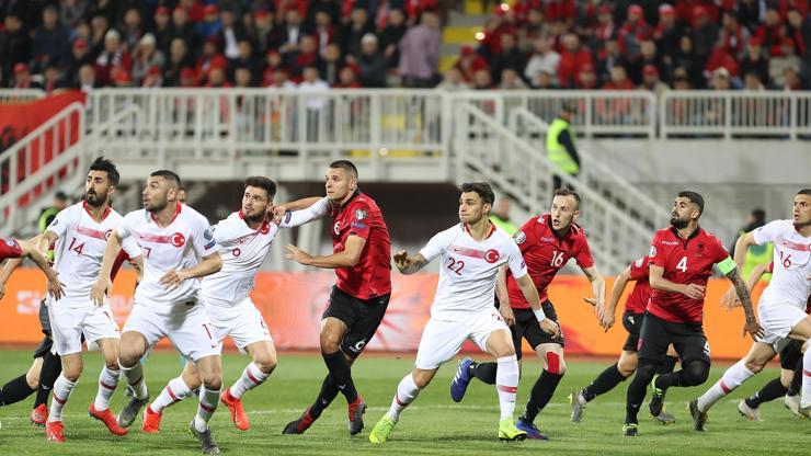 Köşe yazarlarından Arnavutluk - Türkiye maçı yorumları