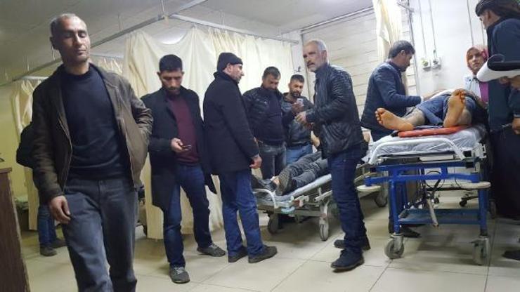 Diyarbakırda CHPlileri taşıyan minibüse, otomobil çarptı: 7 yaralı