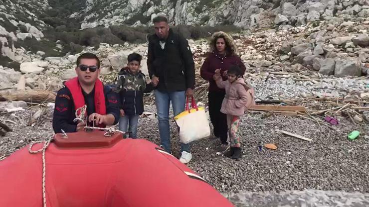 Kıyıda mahsur kalan 4 göçmen kurtarıldı