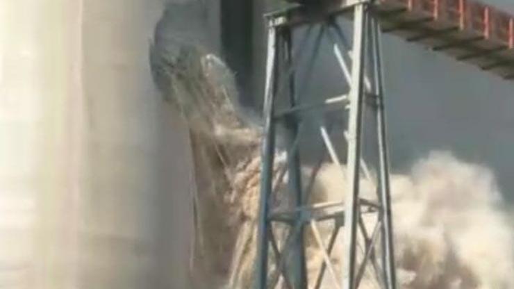 Aydında çimento fabrikasının bacasında patlama