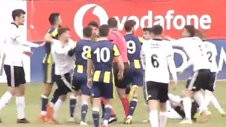 Beşiktaş - Fenerbahçe maçında gerginlik