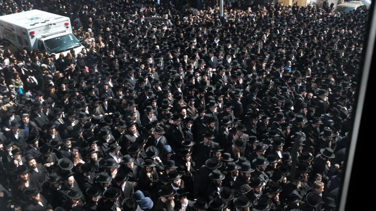 New Yorkta 100 bin kişilik cenaze töreni: Cep telefonu olan tabuta dokunmasın