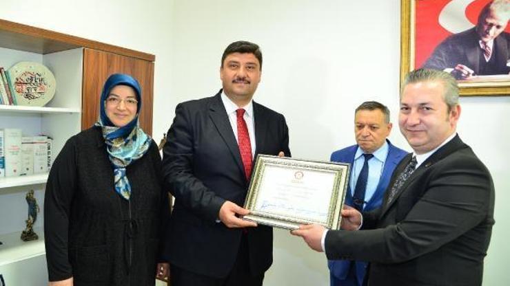 Kahramankazan Belediye Başkanı Oğuz, mazbatasını aldı Kahramankazan Belediye Başkanı Oğuz, mazbatasını aldı