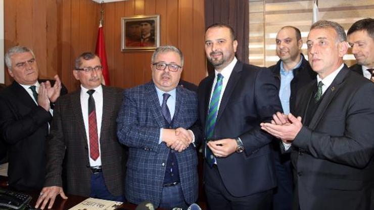 İyidere Belediye Başkanı Saffet Mete, görevi devraldı İyidere Belediye Başkanı Saffet Mete, görevi devraldı