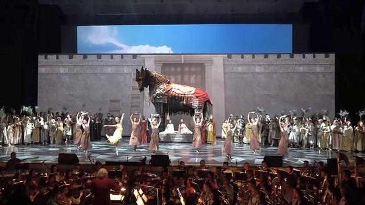 Bolşoy Tiyatrosunda Türk operası Troya sahnelendi