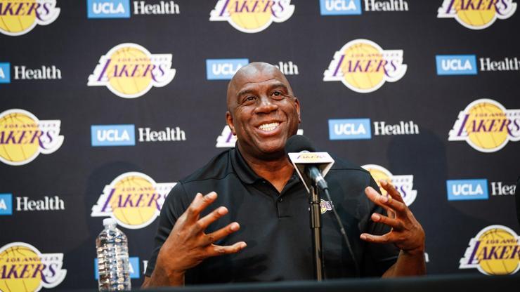 Lakersın başkanı Magic Johnson istifa etti