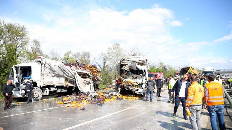 TEMde zincirleme kaza: İstanbul yönü ulaşıma kapandı
