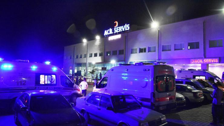 Kafede b&#x131;&#xE7;akl&#x131; kavga: 2 yaral&#x131;, 3 g&#xF6;zalt&#x131;