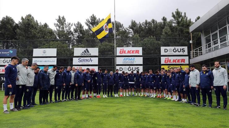 Fenerbahçe Futbol Takımı, Can Bartu için saygı duruşunda bulundu