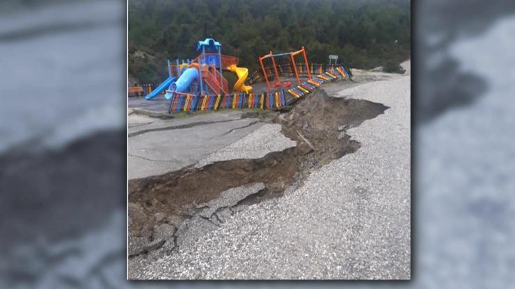 Heyelan çocuk parkını yuttu