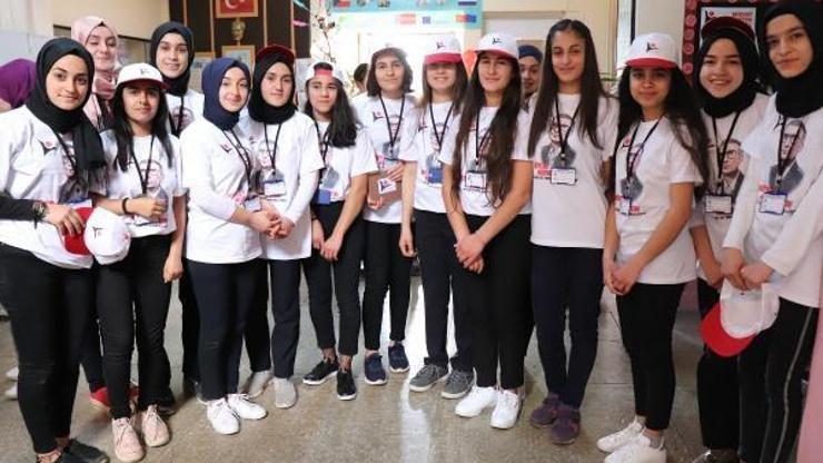 Nobel ödüllü Aziz Sancar, Midyatlı öğrencilere ışık oldu Nobel ödüllü Aziz Sancar, Midyatlı öğrencilere ışık oldu