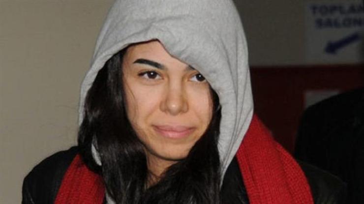 Asena Atalay kendini eve kapattı