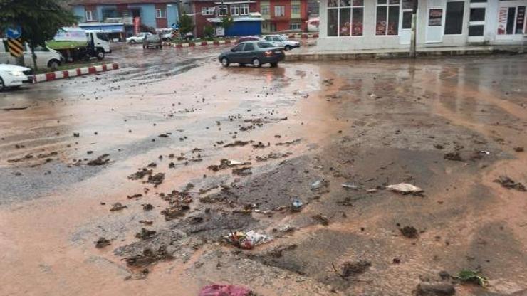 Kırıkkale'de sağanak ve dolu, hayatı olumsuz etkiledi