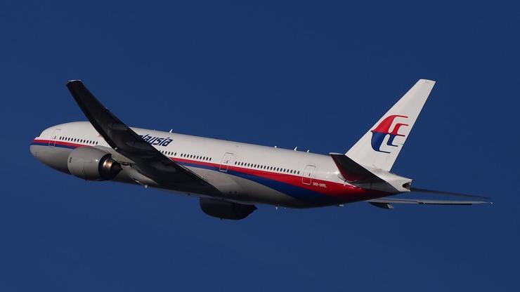 Kayıp Malezya uçağı hakkında şaşırtan iddia: Yangın baltası ile mi saldırdı