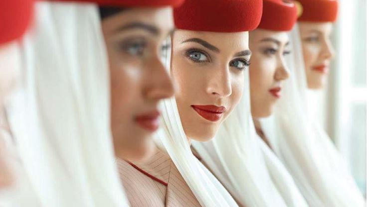 Emirates 15,4 bin lira maaş vereceği Türkleri bulmak için Antalyaya geliyor