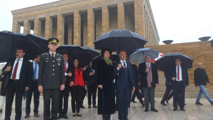 İzmir Büyükşehir Belediye Başkanı Tunç Soyerden Anıtkabir ziyareti