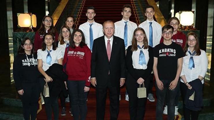 Cumhurbaşkanı Erdoğan, öğrencileri kabul etti