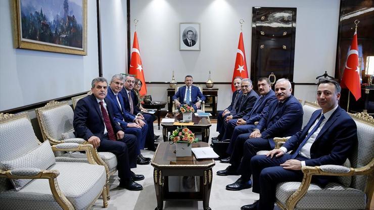 Cumhurbaşkanı Yardımcısı Fuat Oktay, Türkiye Belediyeler Birliği heyetini kabul etti