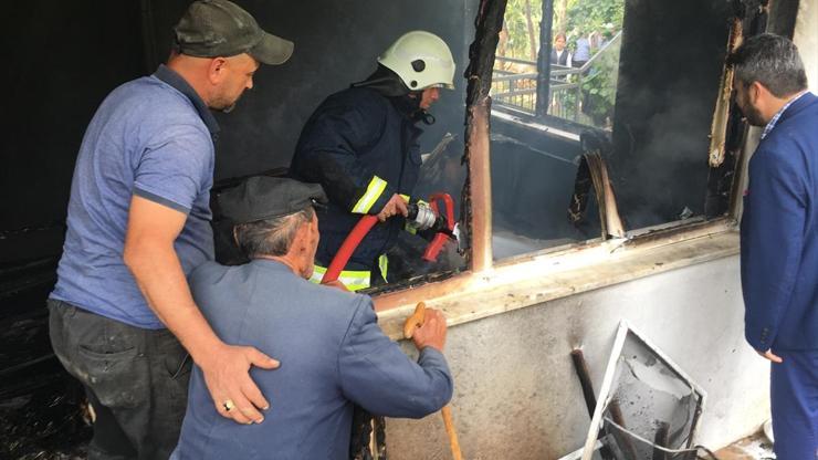 Mustafa dedenin yangında cüzdanını kurtarma telaşı