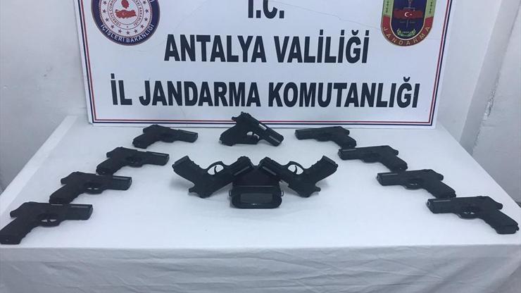 Antalyada 11 ruhsatsız tabanca ele geçirildi