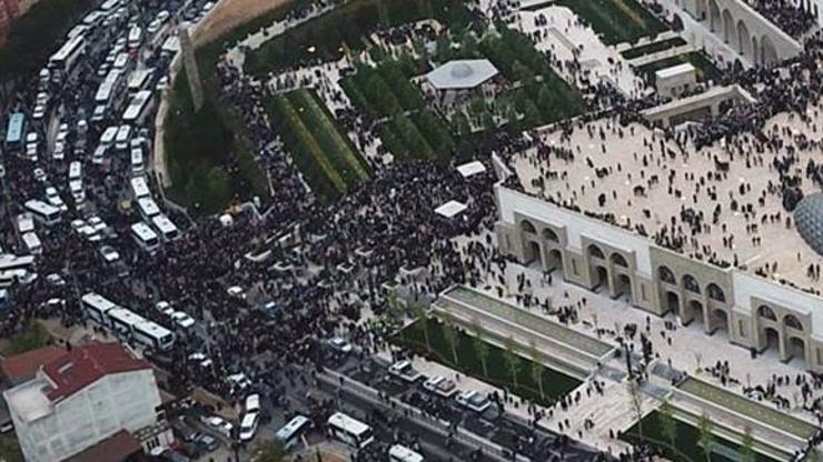 Büyük Çamlıca Camii’nde tarihi kalabalık