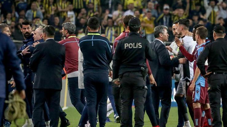 Fenerbahçede iki futbolcu PFDKye sevk edildi