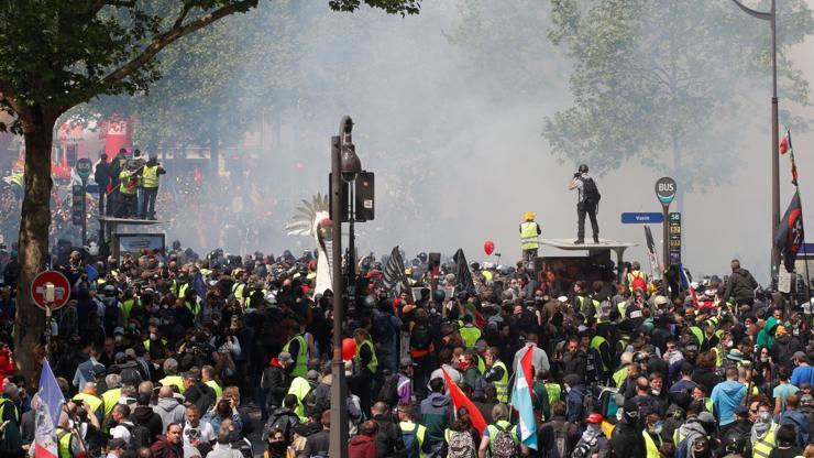 Sarı Yelekliler 1 Mayıs’ta Pariste sokağa çıktı