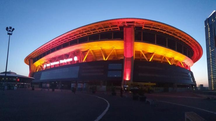 Ali Sami Yen Spor Kompleksi ışıklandırıldı