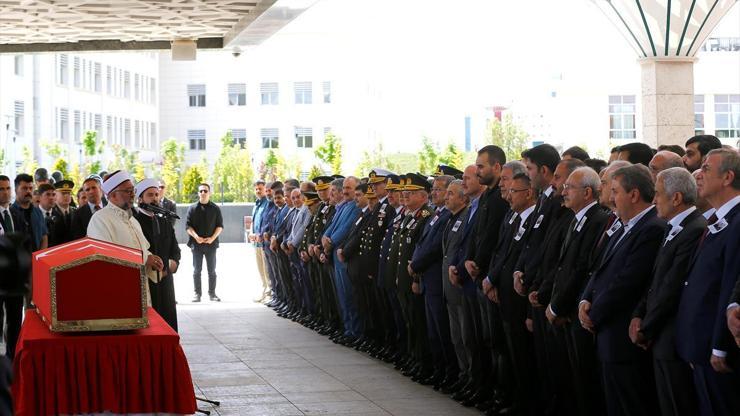 Şehit Yüzbaşı son yolculuğuna uğurlandı