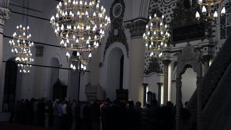 İzmir, Aydın, Manisa ve Denizlide ilk teravih namazı kılındı