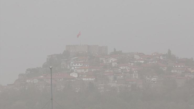 Ankarada gökyüzünü toz bulutu kapladı