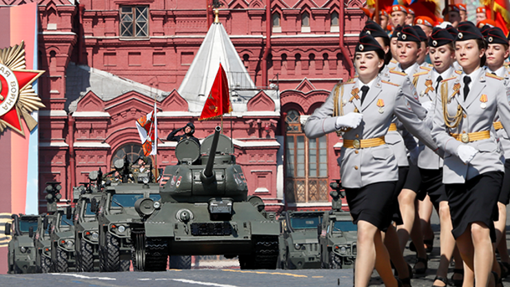 Rusyadan Kızıl Meydanda gövde gösterisi