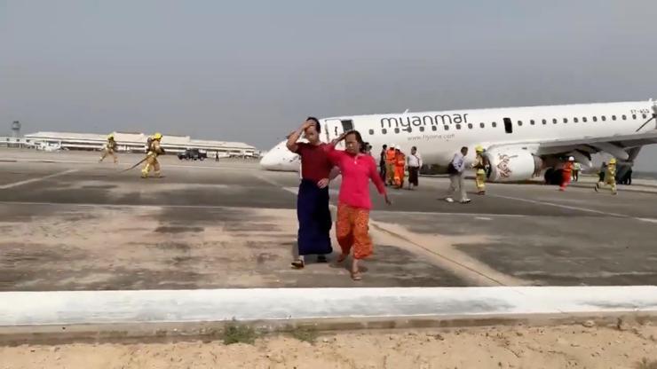 Myanmarda yolcu uçağı acil iniş yaptı