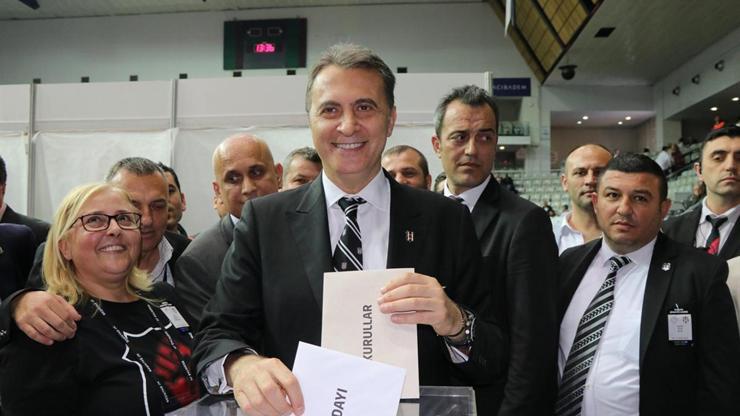 Beşiktaşta Fikret Orman yeniden başkan seçildi