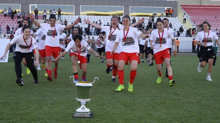 Kadın futbolunda şampiyon Beşiktaş