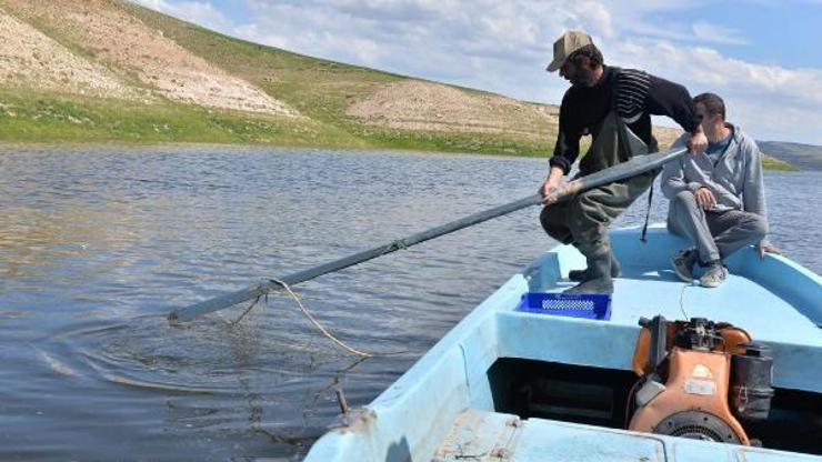 Yamula Barajı'nda 2 bin 600 metrelik kaçak misina ağı ele geçirildi