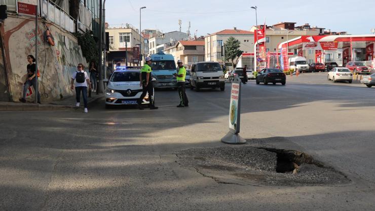 Üsküdarda yol çöktü