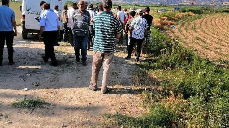 Gençlerin motosiklet gezisi faciayla bitti: 1 ölü, 3 yaralı Gençlerin motosiklet gezisi faciayla bitti: 1 ölü, 3 yaralı