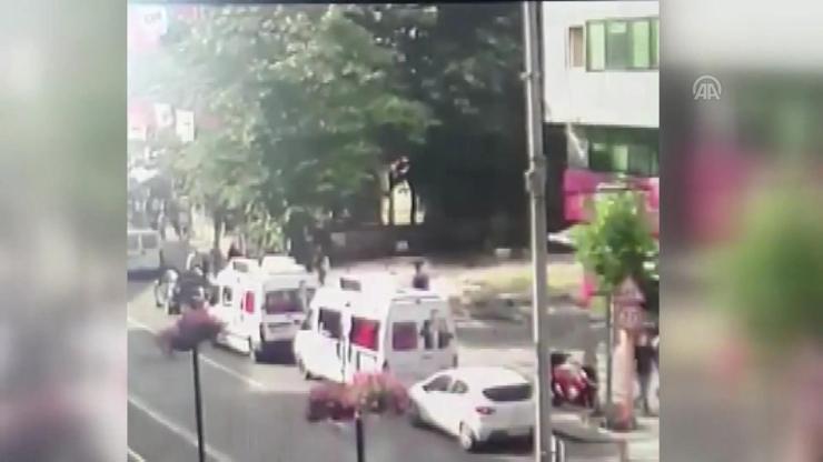 CHPye ait seçim araçlarına zarar veren bir kişi yakalandı