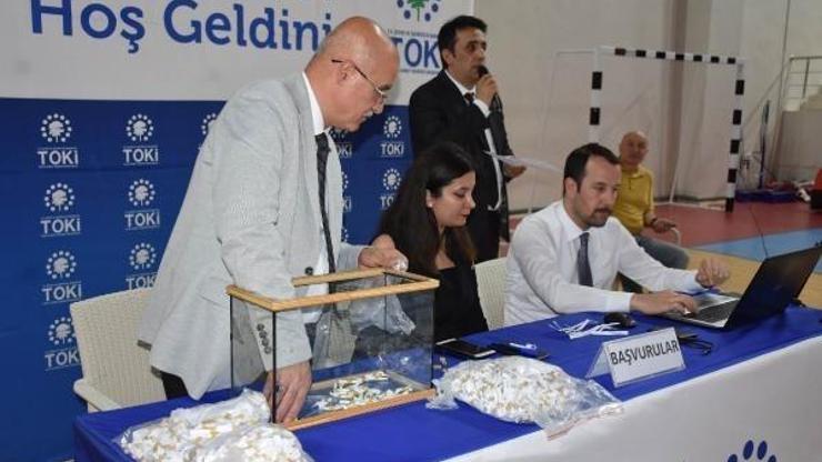 Sivas'ta 479 konutun hak sahibi belirleme kurası çekildi