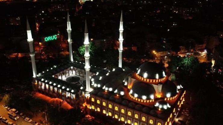 Kadir Gecesi iftar saatleri: Bugün iftar saat kaçta (İstanbul, Ankara, İzmir)