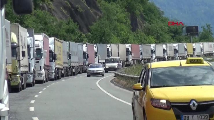 Sarp Sınır Kapısında 21 kilometre TIR kuyruğu