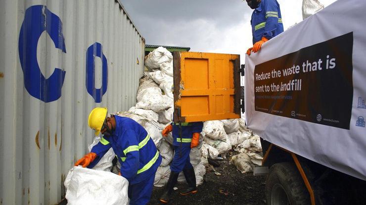 Everestten 11 ton çöp toplandı