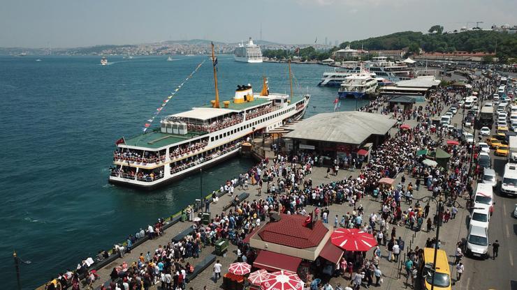 İstanbulda iskeleler doldu taştı